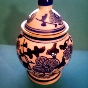 Chevalier Porcelain Ginger Jar